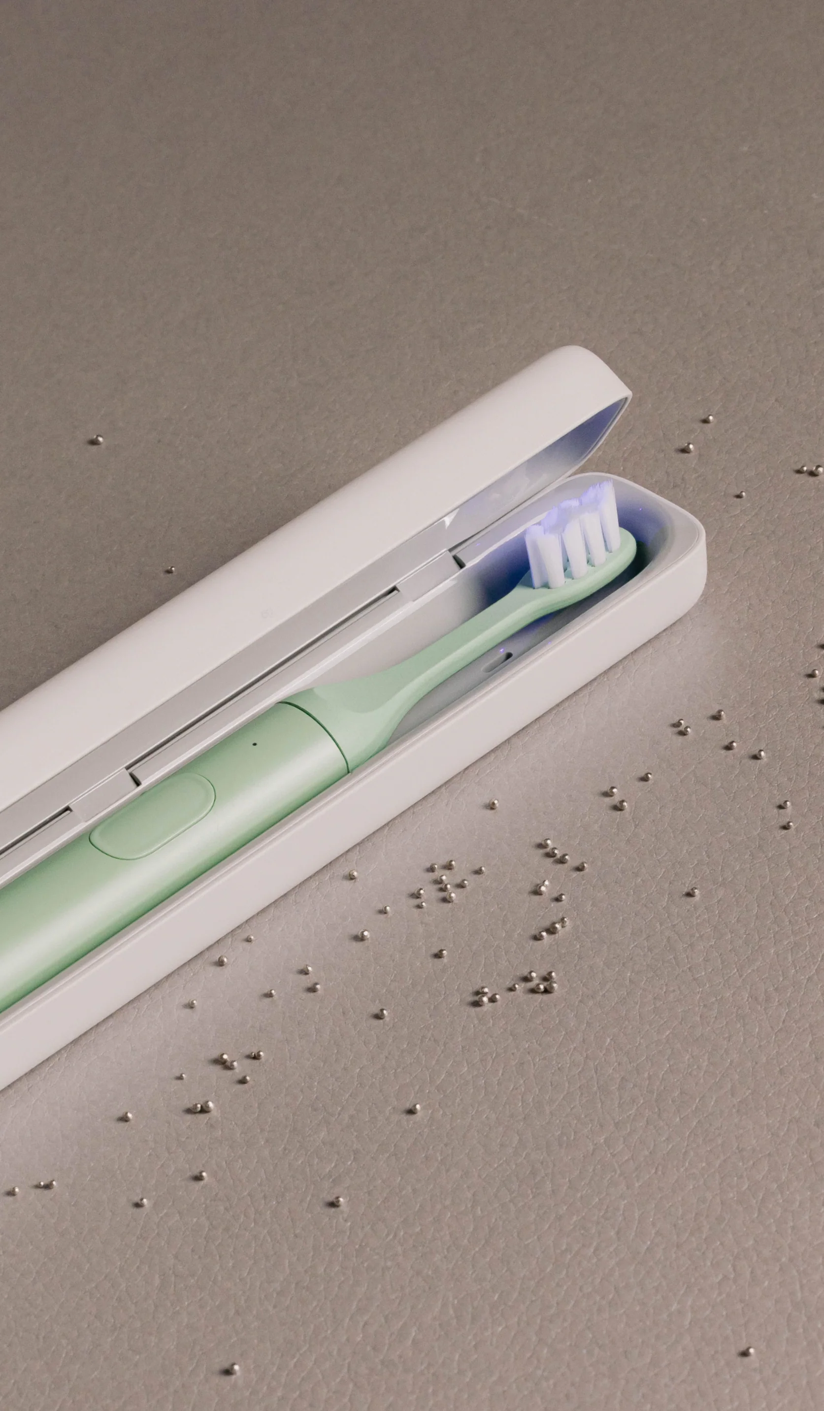 SURI 2.0 UVC-Light Clean & Charge Case - Image 3